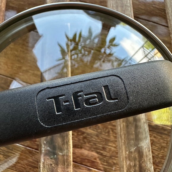 T-Fal 6.5inch Replacement Lid w/ Vent & Silicone Handle - Picture 2 of 3